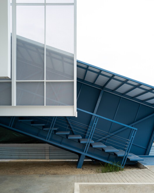 Mahachai Residence / Patara Architects Mahachai Residence / Patara Architects - Interior Photography, Glass, Steel