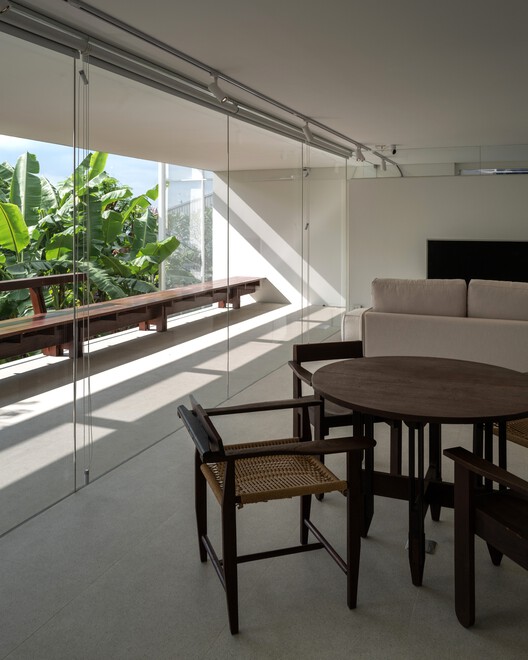 Mahachai Residence / Patara Architects Mahachai Residence / Patara Architects - Interior Photography, Wood, Glass, Chair
