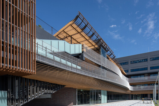 Nakamura Ward Office Complex / Takenaka Corporation Nakamura Ward Office Complex / Takenaka Corporation - Image 1 of 14