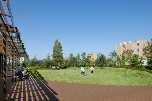 Nakamura Ward Office Complex / Takenaka Corporation Nakamura Ward Office Complex / Takenaka Corporation - Exterior Photography, Garden
