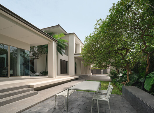 Prukpirom House Renovation (PPR House) / S+S Architects Prukpirom House Renovation (PPR House) / S+S Architects - Exterior Photography, Concrete, Column, Courtyard