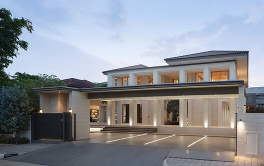 Prukpirom House Renovation (PPR House) / S+S Architects Prukpirom House Renovation (PPR House) / S+S Architects - Exterior Photography, Facade, Column, Door, Concrete, Courtyard