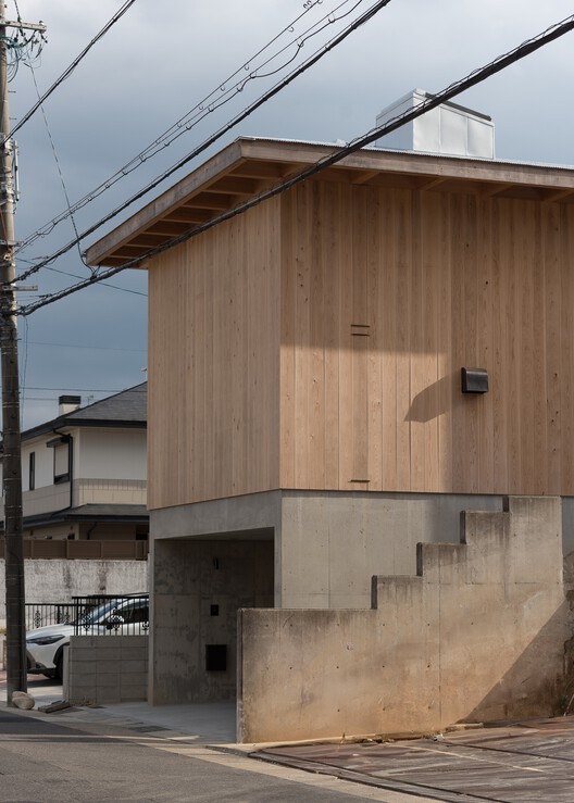 Mikagecho House / Tomoaki Uno Architects - Exterior Photography, Wood, Concrete