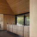 Cabin Ostøya / R21 Arkitekter - Interior Photography, Residential Interiors, Kitchen, Countertop