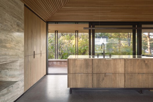 Cabaña Ostøya / R21 Arkitekter - Fotografía interior, Cocina, Madera