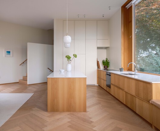 Villa Ris / R21 Arkitekter Villa Ris / R21 Arkitekter - Interior Photography, Kitchen, Wood, Countertop, Chair