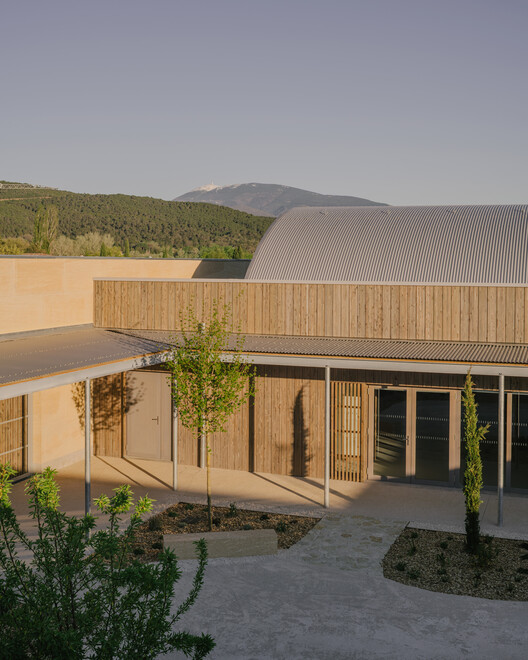 Cultural Center in Vaison-la-Romaine / Tectoniques - Exterior Photography