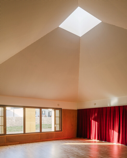 Cultural Center in Vaison-la-Romaine / Tectoniques - Interior Photography, Wood, Beam