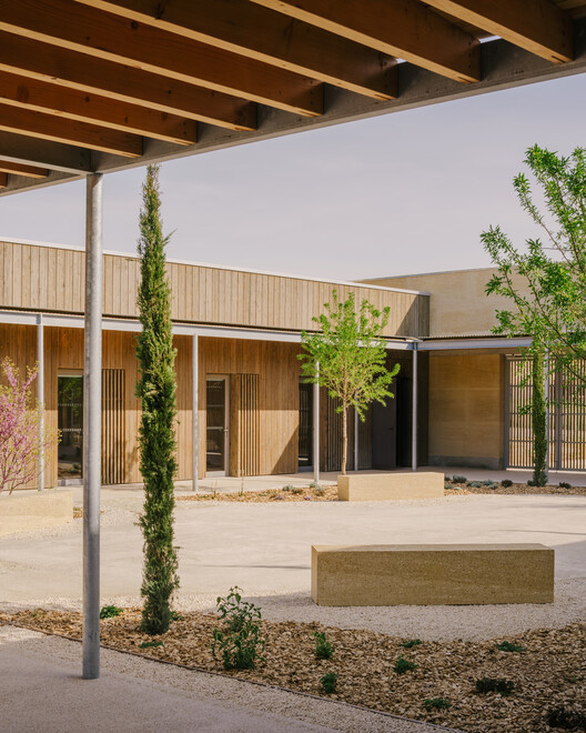 Cultural Center in Vaison-la-Romaine / Tectoniques - Image 3 of 25
