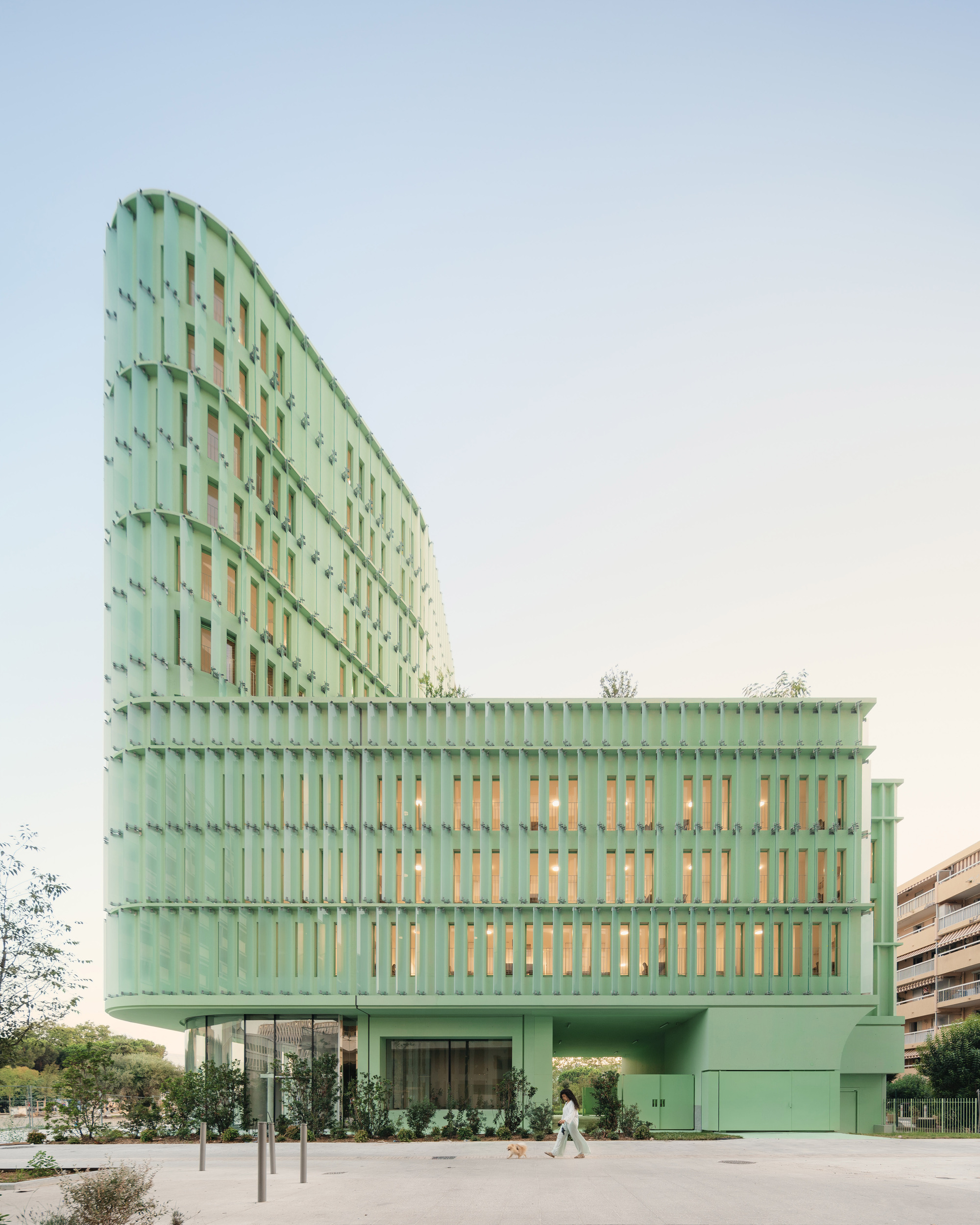 OASIS convierte una residencia estudiantil de Niza en infraestructura climática compartida, vista 5