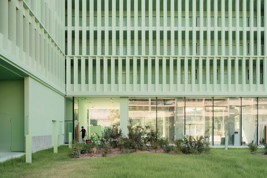 OASIS Student Residence / ATELIER STEPHANE FERNANDEZ OASIS Student Residence / ATELIER STEPHANE FERNANDEZ - Image 4 of 17