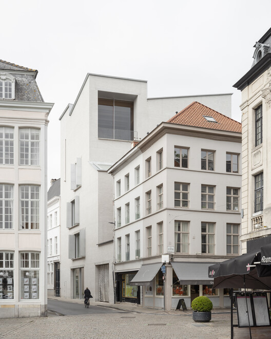 Design Museum Gent Reopens with New Wing by Carmody Groarke and ATAMA Design Museum Gent Reopens with New Wing by Carmody Groarke and ATAMA - Image 2 of 21