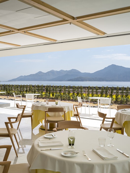 SIMOSE Museum & Auberge / Shigeru Ban Architects SIMOSE Museum & Auberge / Shigeru Ban Architects - Interior Photography, Dining room, Chair