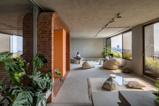 Middle Envelope Apartment / CROSSARCHITECTURE / Mehrdad Makaremi - Interior Photography, Living Room