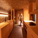 Middle Envelope Apartment / CROSSARCHITECTURE / Mehrdad Makaremi - Interior Photography, Apartment Interiors, Kitchen, Lighting, Countertop