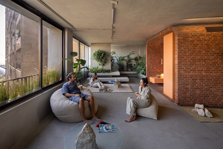 Middle Envelope Apartment / CROSSARCHITECTURE / Mehrdad Makaremi - Interior Photography, Living Room