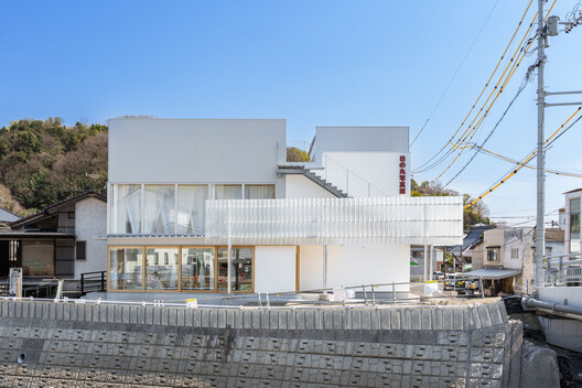 Photography Studio as Local Infrastructure / ArchTank - Exterior Photography, Balcony
