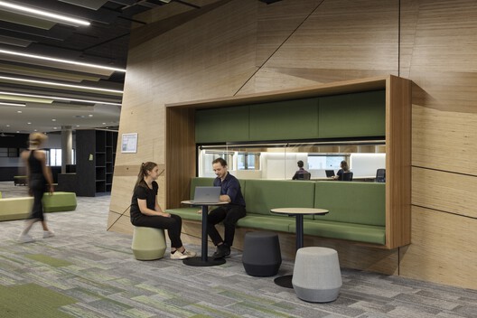 Port Melbourne Secondary College / Billard Leece Partnership Port Melbourne Secondary College / Billard Leece Partnership - Interior Photography, Chair