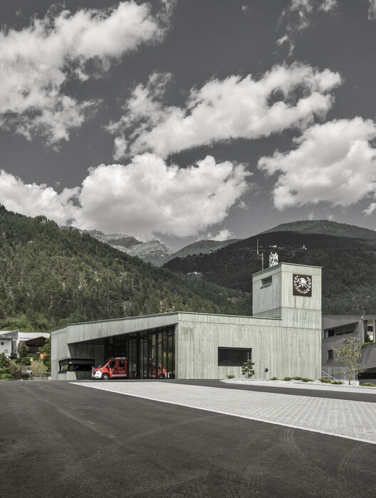 Centro de Protección Civil / Roland Baldi Architects - Imagen 8 de 21