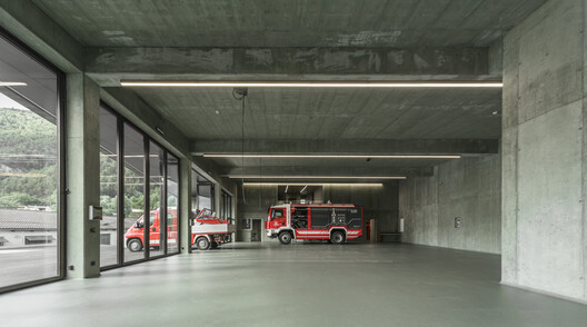 Centro de Protección Civil / Roland Baldi Architects Centro de Protección Civil / Roland Baldi Architects - Fotografía interior, Concreto