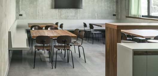 Centro de Protección Civil / Roland Baldi Architects Centro de Protección Civil / Roland Baldi Architects - Fotografía interior, Comedor, Madera, Mesas, Sillas, Iluminación, Vidrio