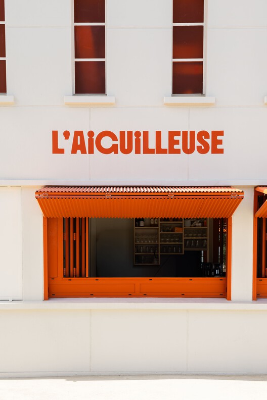 L'AIGUILLEUSE - Renovation of a former railway signal box into a kiosk-bar / Studio Téré L'AIGUILLEUSE - Renovation of a former railway signal box into a kiosk-bar / Studio Téré - Interior Photography