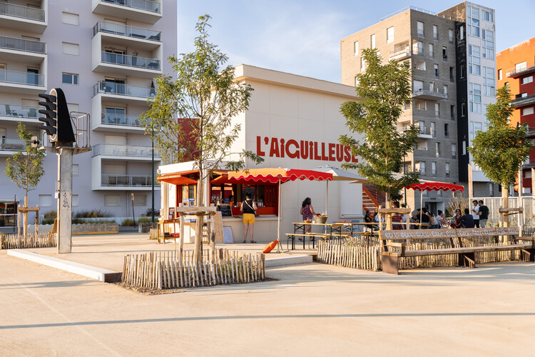 L'AIGUILLEUSE - Renovation of a former railway signal box into a kiosk-bar / Studio Téré - Exterior Photography