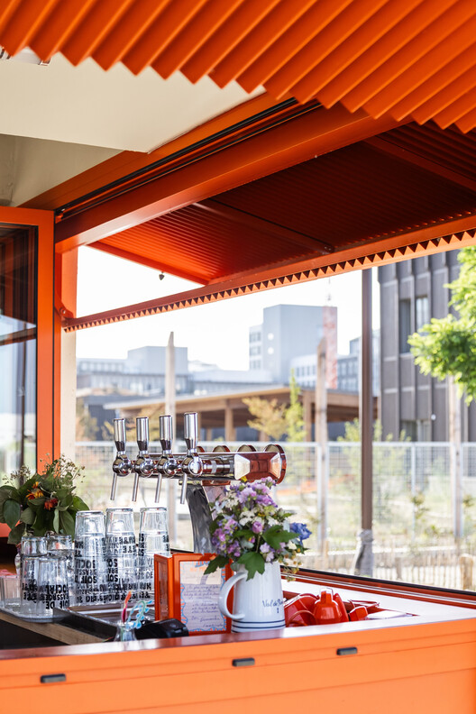 L'AIGUILLEUSE - Renovation of a former railway signal box into a kiosk-bar / Studio Téré L'AIGUILLEUSE - Renovation of a former railway signal box into a kiosk-bar / Studio Téré - Interior Photography