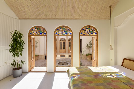 Casa Minoudar / harandi & harandi architects Casa Minoudar / harandi & harandi architects - Fotografía interior, Dormitorio, Madera, Iluminación, Arco