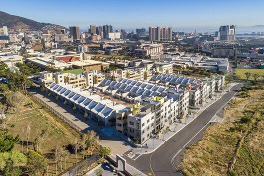 District Six Restitution Housing / Jakupa Architects and Urban Designers District Six Restitution Housing / Jakupa Architects and Urban Designers - Exterior Photography, Balcony