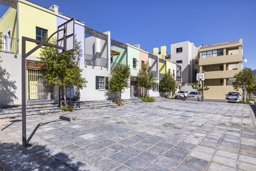 District Six Restitution Housing / Jakupa Architects and Urban Designers District Six Restitution Housing / Jakupa Architects and Urban Designers - Exterior Photography, Balcony