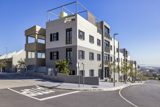 District Six Restitution Housing / Jakupa Architects and Urban Designers District Six Restitution Housing / Jakupa Architects and Urban Designers - Exterior Photography