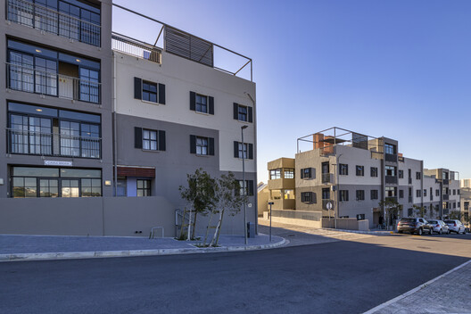 District Six Restitution Housing / Jakupa Architects and Urban Designers District Six Restitution Housing / Jakupa Architects and Urban Designers - Exterior Photography, Facade, Balcony