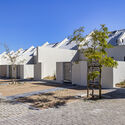 District Six 归还安置住宅 / Jakupa Architects and Urban Designers - 集合住宅