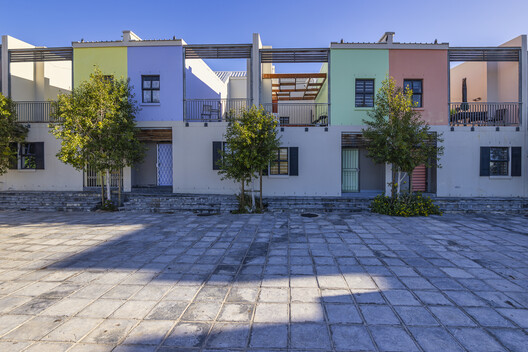 District Six Restitution Housing / Jakupa Architects and Urban Designers District Six Restitution Housing / Jakupa Architects and Urban Designers - Exterior Photography, Facade, Balcony, Courtyard