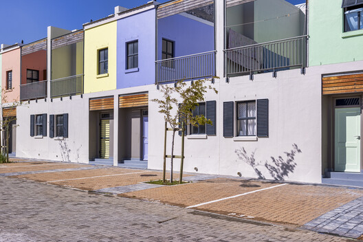 District Six Restitution Housing / Jakupa Architects and Urban Designers District Six Restitution Housing / Jakupa Architects and Urban Designers - Exterior Photography, Facade, Concrete, Balcony