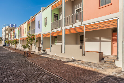 District Six Restitution Housing / Jakupa Architects and Urban Designers District Six Restitution Housing / Jakupa Architects and Urban Designers - Exterior Photography, Balcony, Courtyard