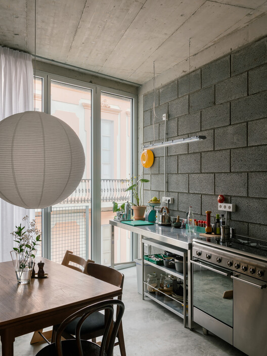 Casa Iriarte / SOCO Casa Iriarte / SOCO - Fotografia de Interiores, Cozinha, Iluminação, Mesa, Bancada, Cadeira