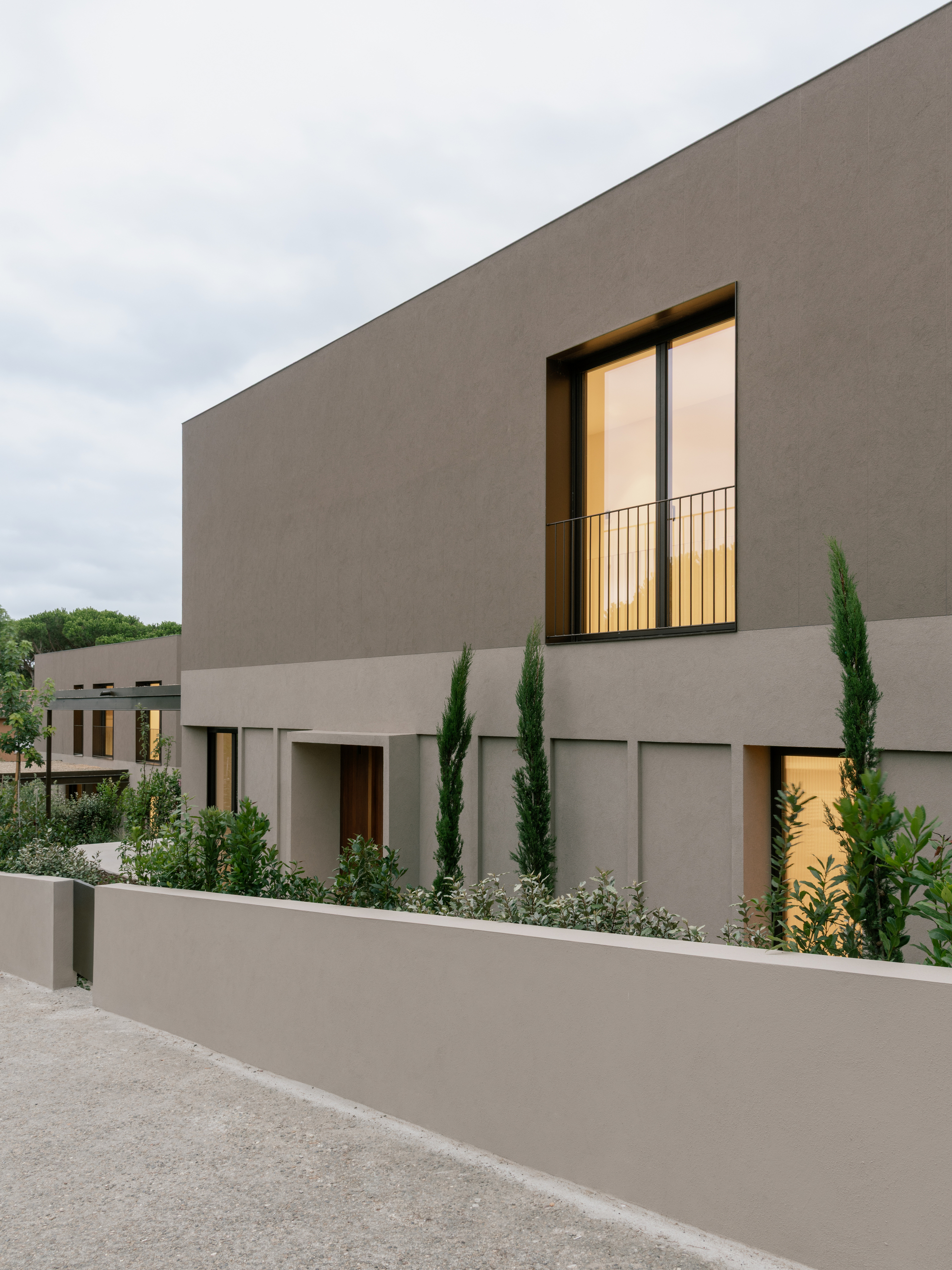 Pinewood Houses ensaya cómo compartir un pinar sin perder privacidad ni horizonte, vista 2