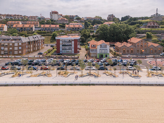 Passeio Marítimo de Comillas / Hector Navarro + ARKHITEKTON - Fotografia de Exterior