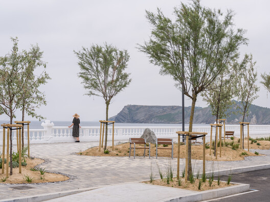 Passeio Marítimo de Comillas / Hector Navarro + ARKHITEKTON - Fotografia de Exterior