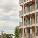 4 edifícios de habitação social em Valdecorvos, Pontevedra / Díaz y Díaz Arquitectos - Fotografia de Exterior, Habitação De Interesse Social, Balcão