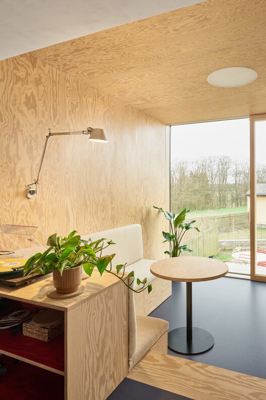 House With a Red Addition / Facha architekti House With a Red Addition / Facha architekti - Interior Photography, Wood, Table, Chair