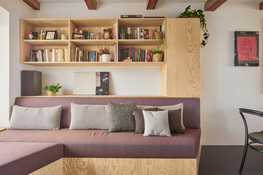 House With a Red Addition / Facha architekti House With a Red Addition / Facha architekti - Interior Photography, Wood, Shelving, Lighting