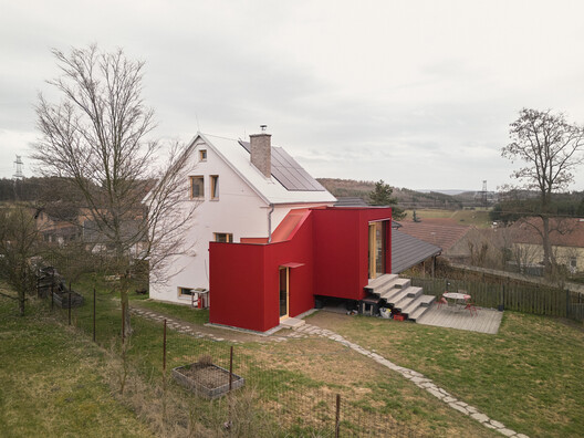 House With a Red Addition / Facha architekti House With a Red Addition / Facha architekti - Exterior Photography