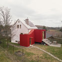 House With a Red Addition / Facha architekti - Exterior Photography, Extension