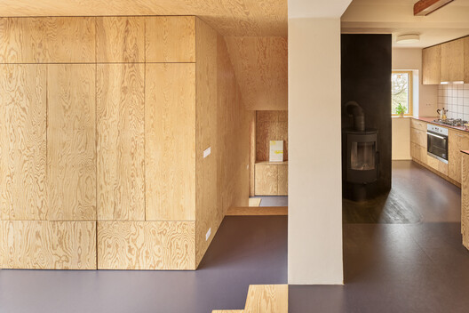 House With a Red Addition / Facha architekti House With a Red Addition / Facha architekti - Interior Photography, Wood