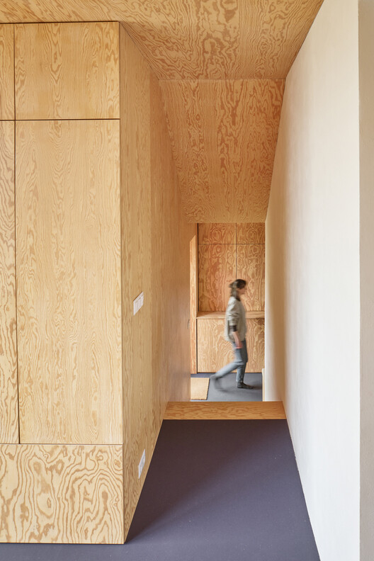 House With a Red Addition / Facha architekti House With a Red Addition / Facha architekti - Interior Photography, Wood