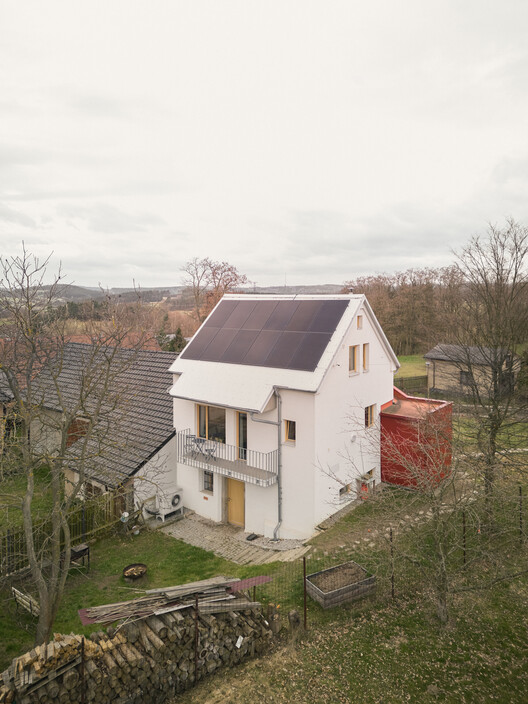 House With a Red Addition / Facha architekti House With a Red Addition / Facha architekti - Image 7 of 35