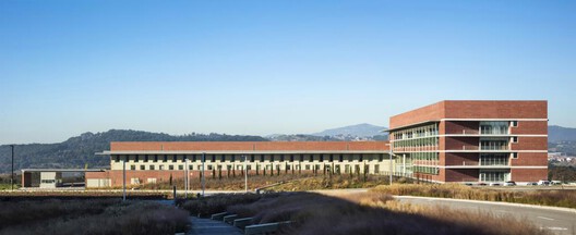 BIOKIT Laboratories / Pinearq + Bonell i Gil Arquitectes BIOKIT Laboratories / Pinearq + Bonell i Gil Arquitectes - Image 4 of 19